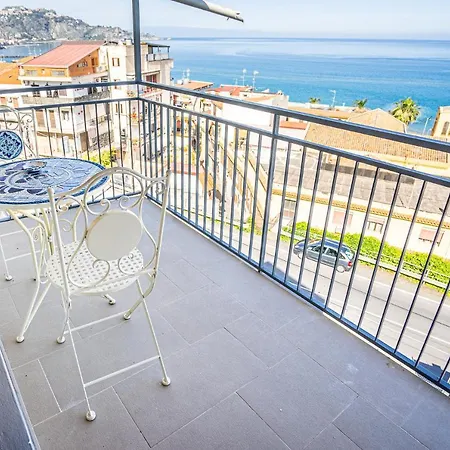 Vista Mare Daire Giardini Naxos